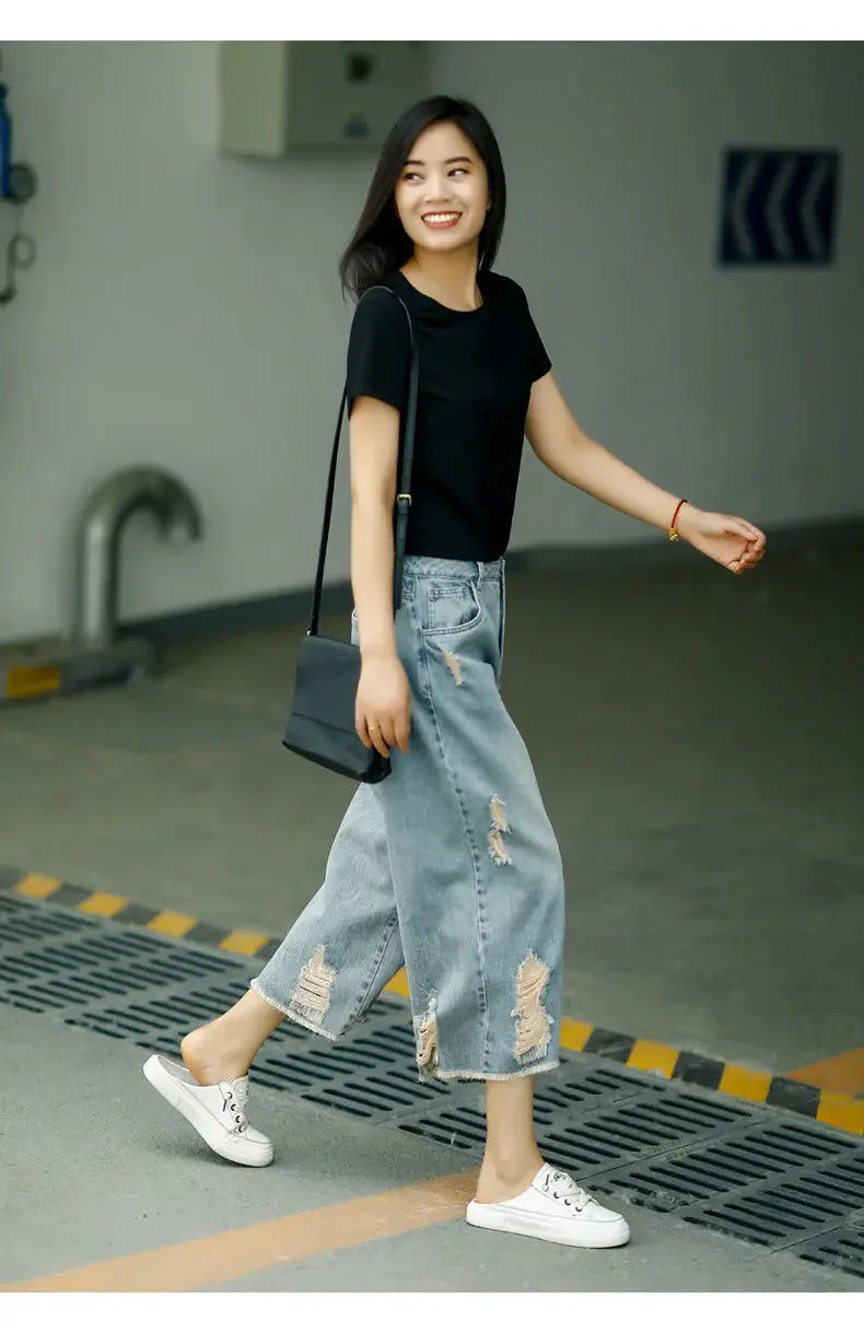 Capri Jeans Woman Ripped