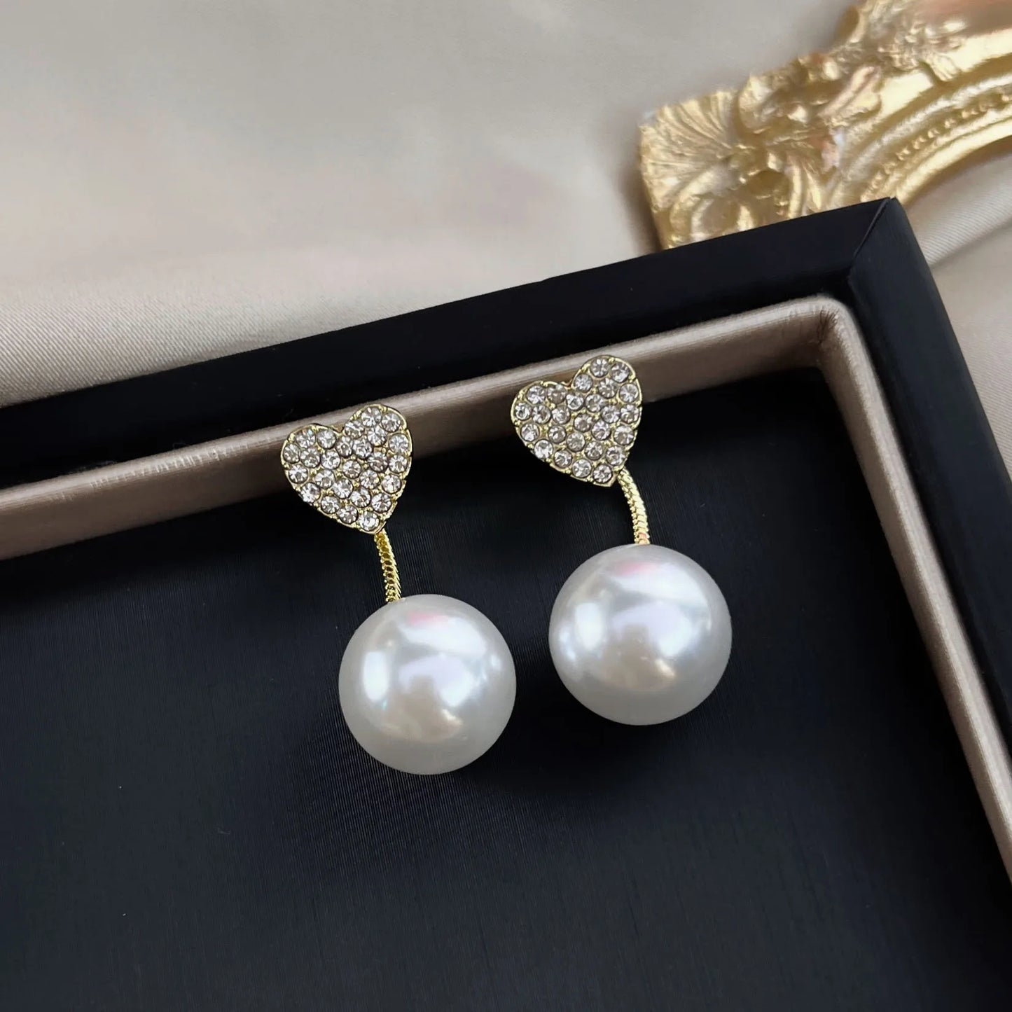 Retro Pearl Water Drop Earrings