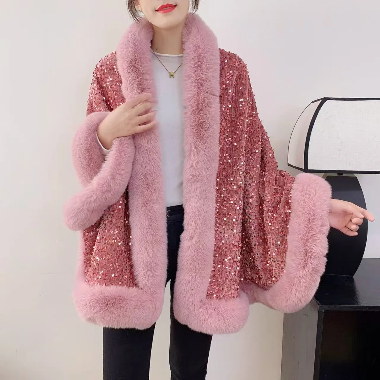 Women's Short Winter Jacket with Fur Collar and Sequin Shawl 2025