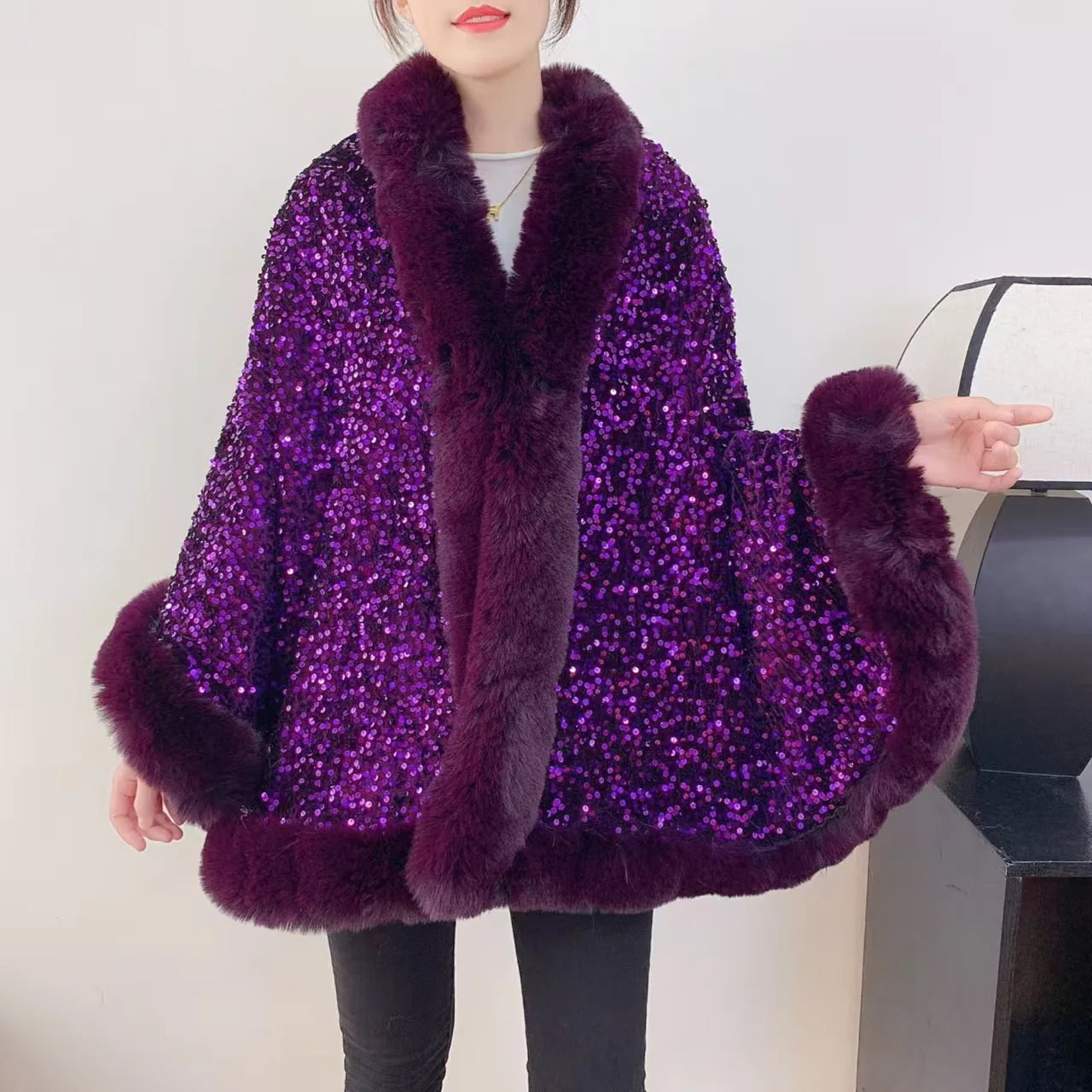 Women's Short Winter Jacket with Fur Collar and Sequin Shawl 2025